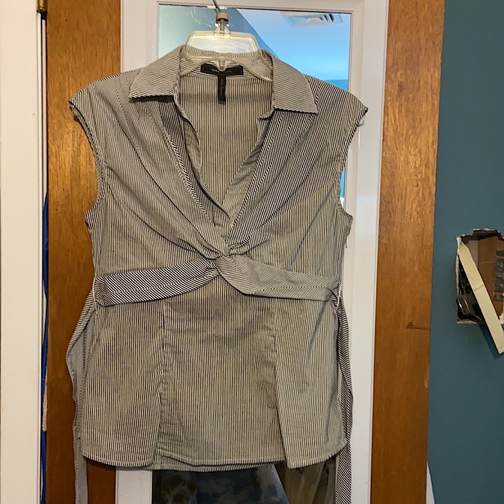 BCBG MAXAZRIA beautiful A line blouse